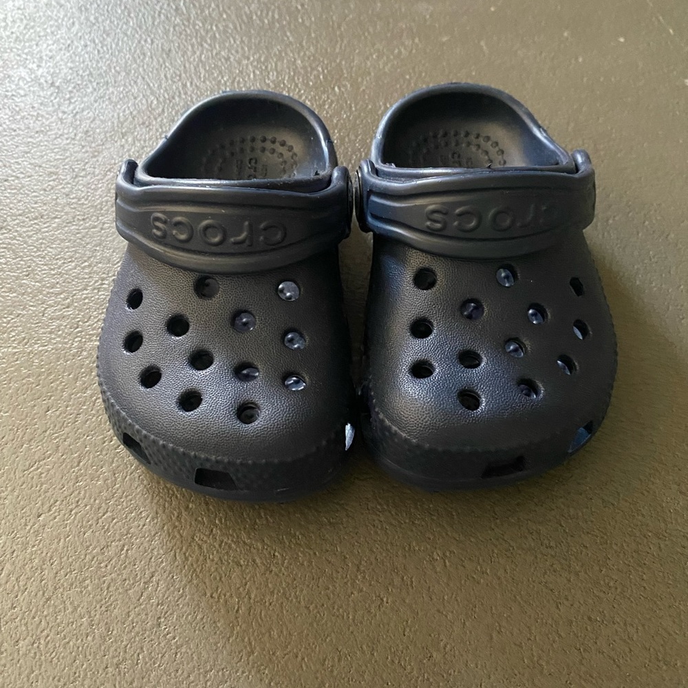 🙅🏻‍♀️SOLD🙅🏻‍♀️Navy baby boy crocs